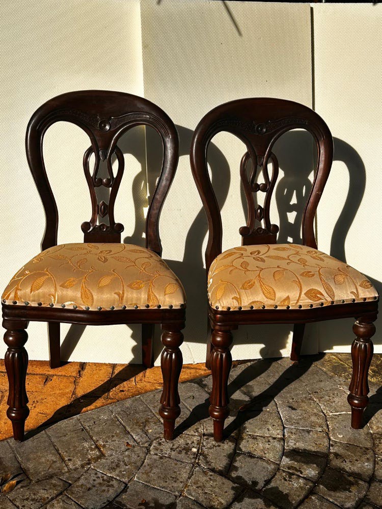 coppia-di-sedie-classiche-in-legno-stile-luigi-filippo